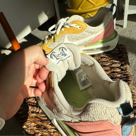 Nike Air Max Dawn SE Sun Club - Picture 9 of 11